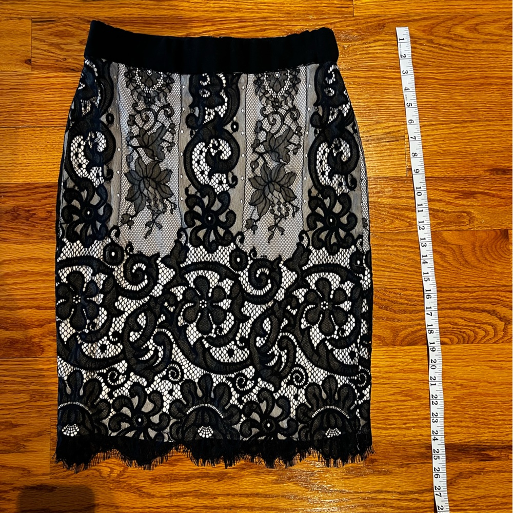 Kate Spade lace with beige lining pencil skirt